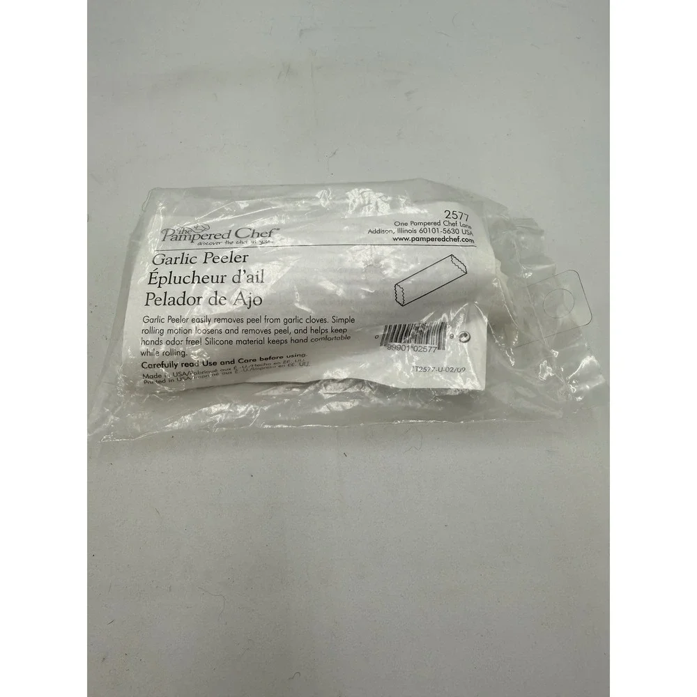 Pampered Chef Garlic Peeler Unisex White New Silicone Kitchen Tool 2577